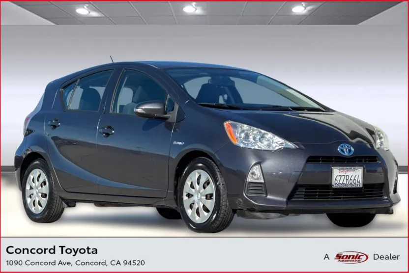 2013 Toyota Prius C Three photo 1