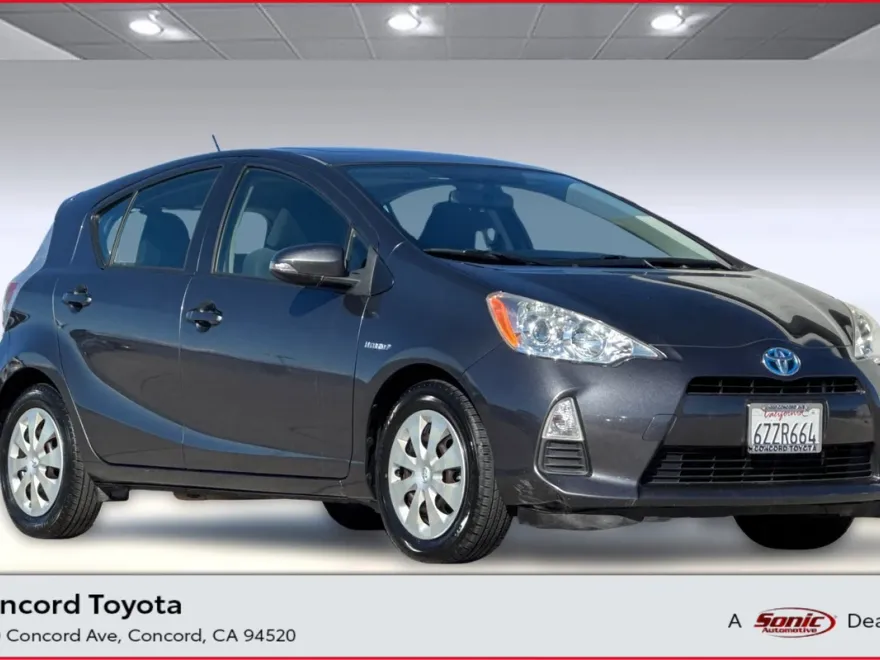 2013 Toyota Prius C Three photo 1