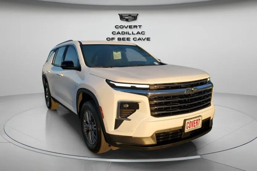 2024 Chevrolet Traverse 2LT photo 1