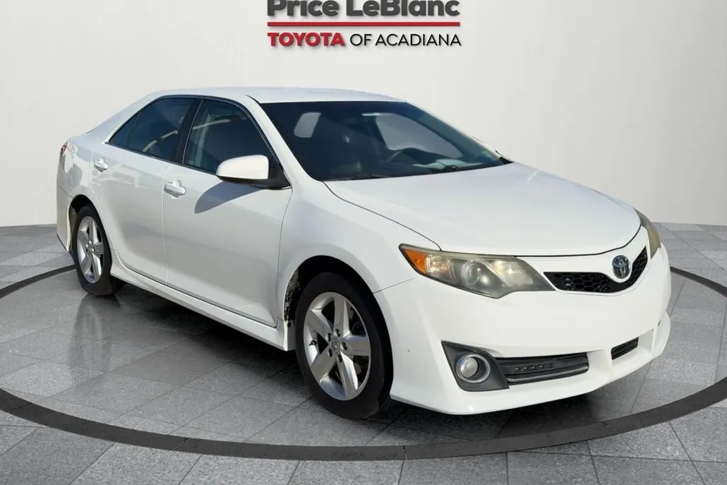 2014 Toyota Camry L photo 1