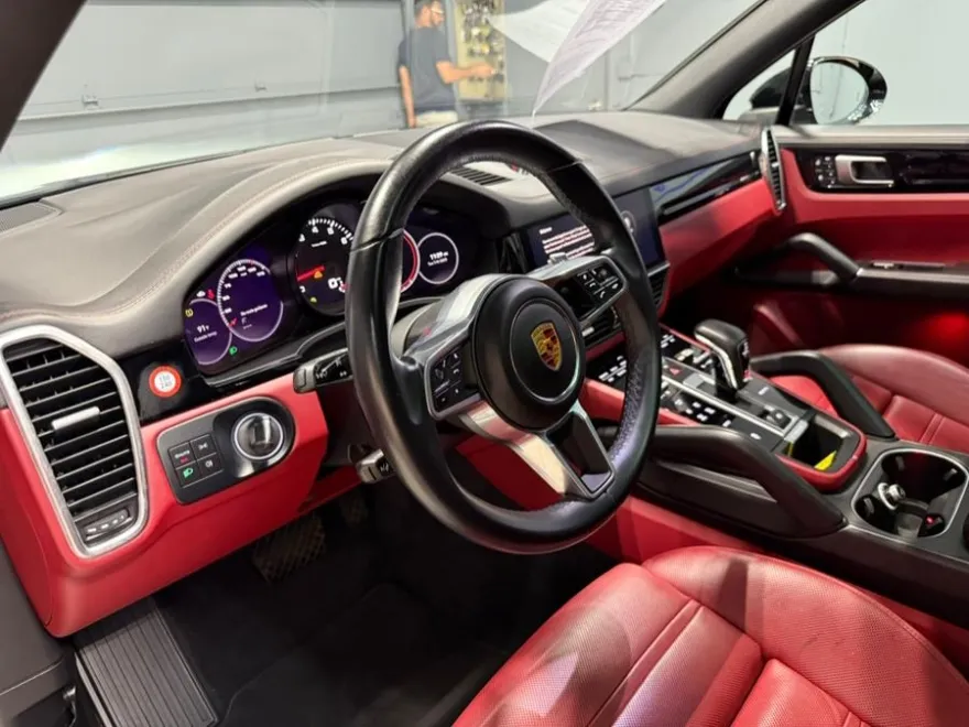2022 Porsche Cayenne Base photo 1
