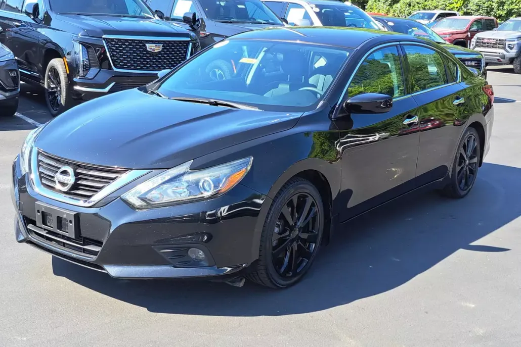 2017 Nissan Altima 2.5 SR photo 1
