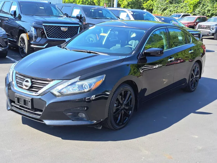 2017 Nissan Altima 2.5 SR photo 1