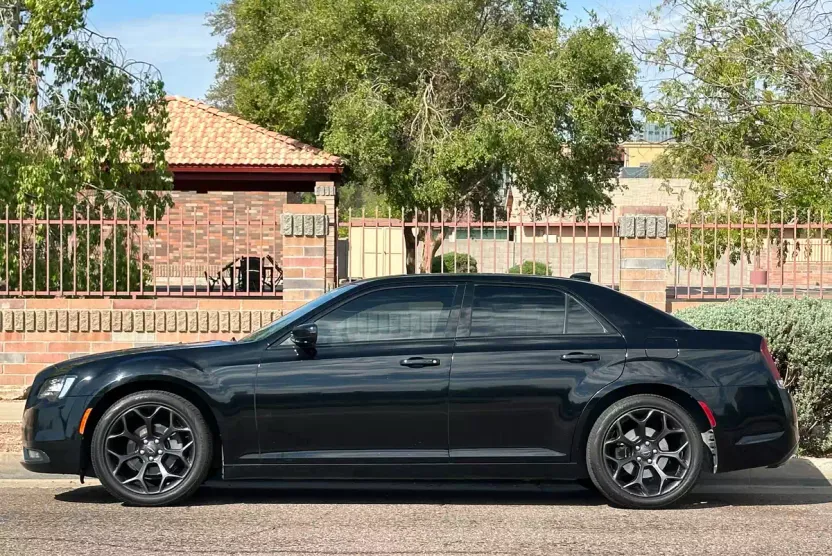 2019 Chrysler 300 S photo 1
