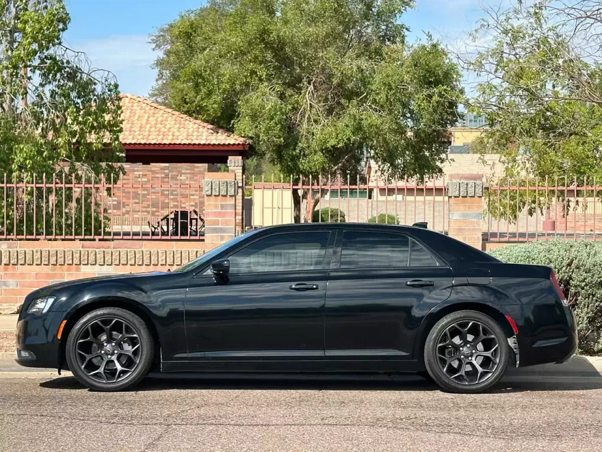 2019 Chrysler 300 S photo 1