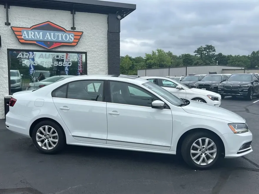 2017 Volkswagen Jetta 1.8T SEL photo 1