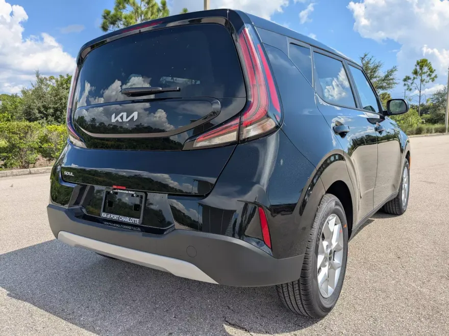 2025 Kia Soul S photo 1