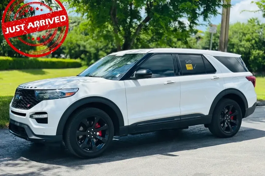 2022 Ford Explorer ST photo 1
