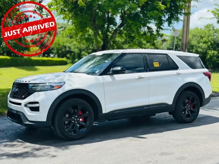 2022 Ford Explorer ST photo 1