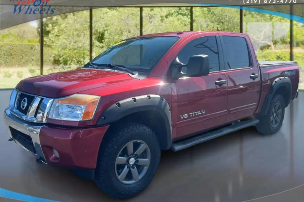 2014 Nissan Titan SV photo 1
