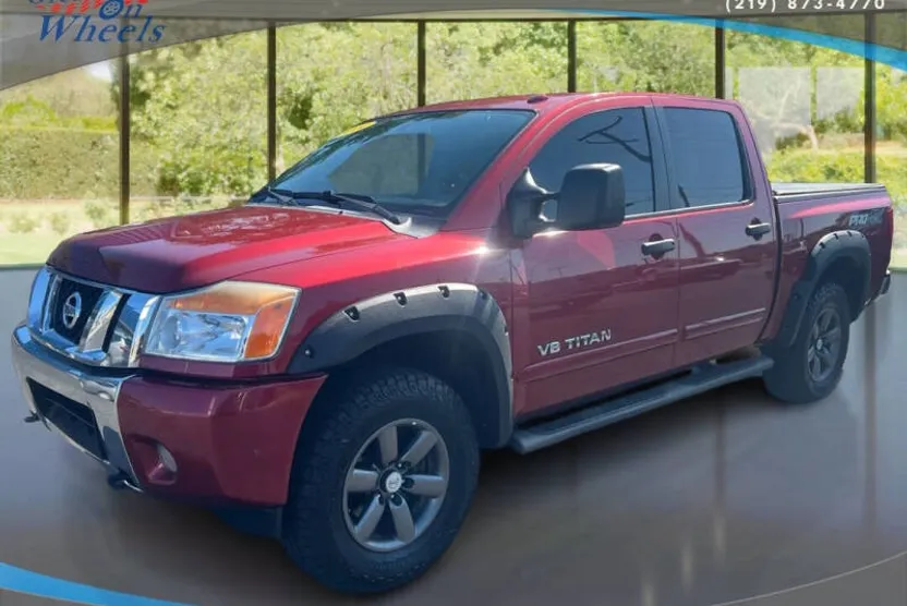 2014 Nissan Titan SV photo 1
