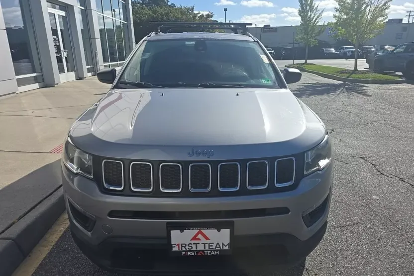 2018 Jeep Compass Sport photo 1