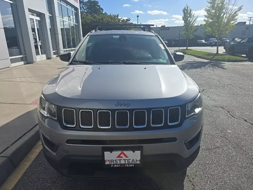 2018 Jeep Compass Sport photo 1