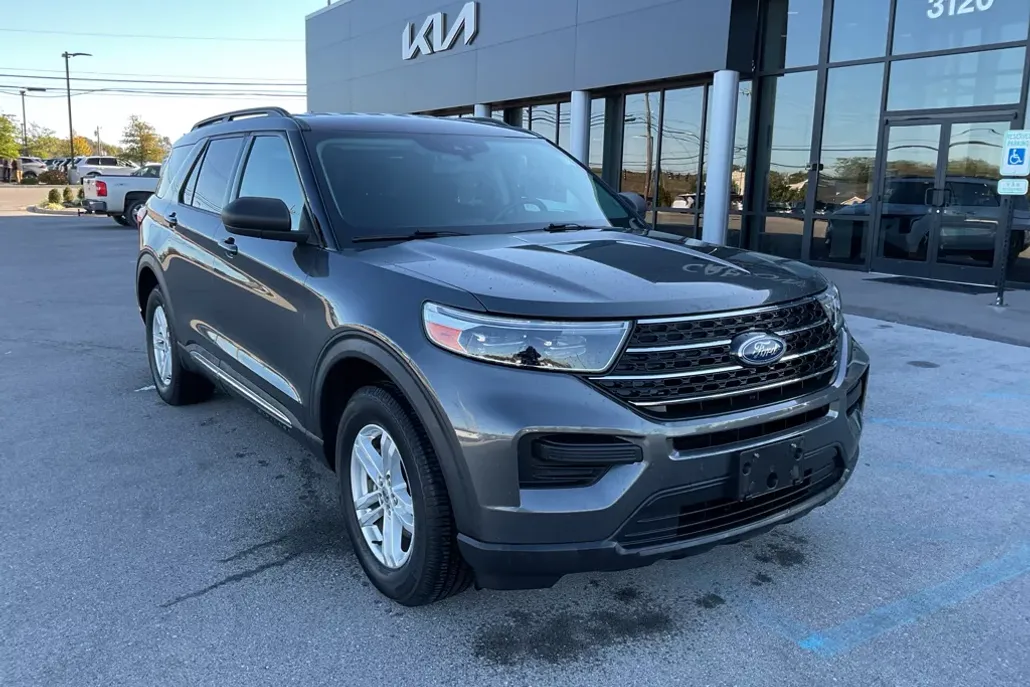 2020 Ford Explorer XLT photo 1