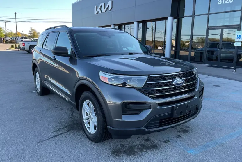 2020 Ford Explorer XLT photo 1