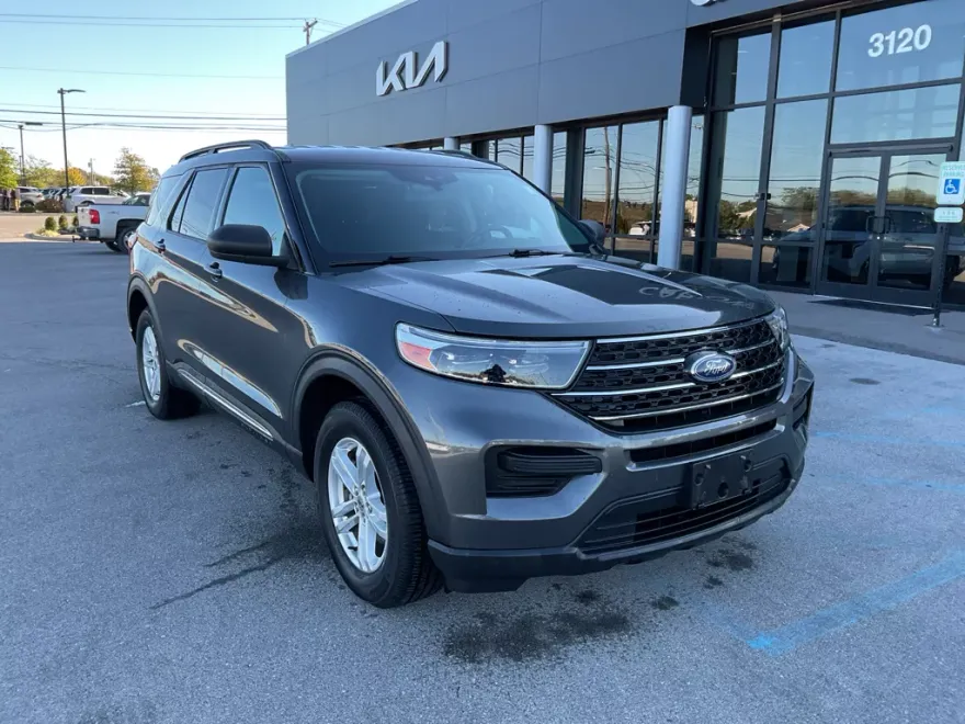 2020 Ford Explorer XLT photo 1