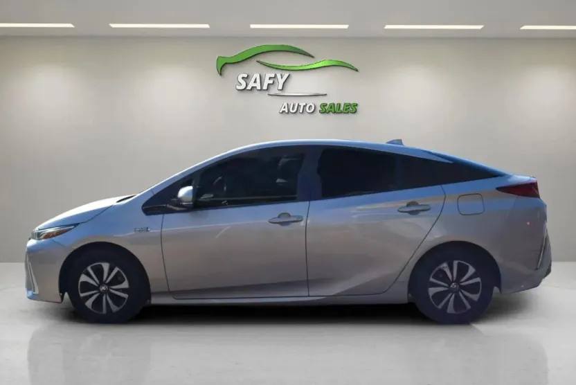 2018 Toyota Prius Prime Premium photo 1