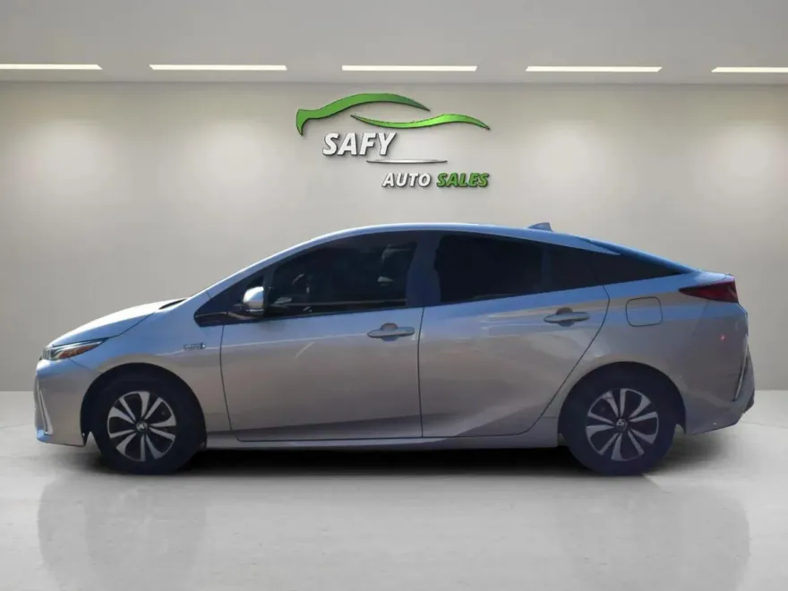 2018 Toyota Prius Prime Premium photo 1