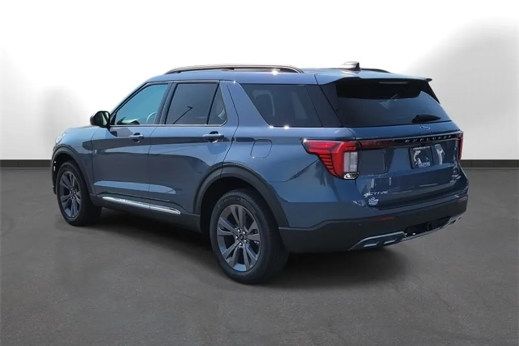 2025 Ford Explorer photo 1