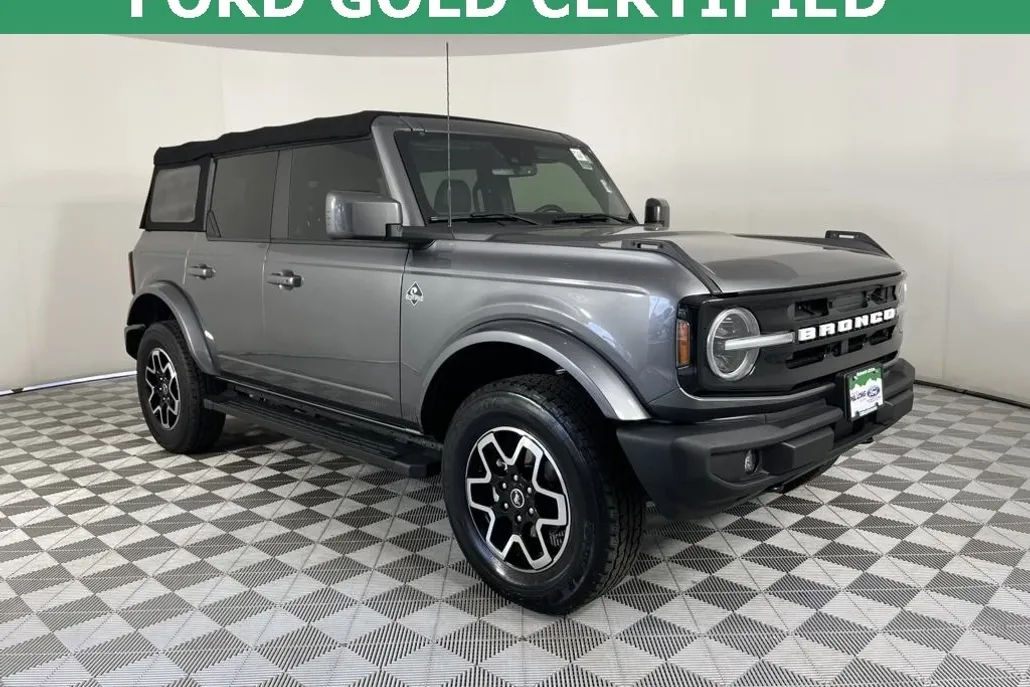 2022 Ford Bronco Outer Banks photo 1