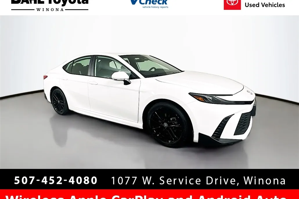 2025 Toyota Camry SE photo 1