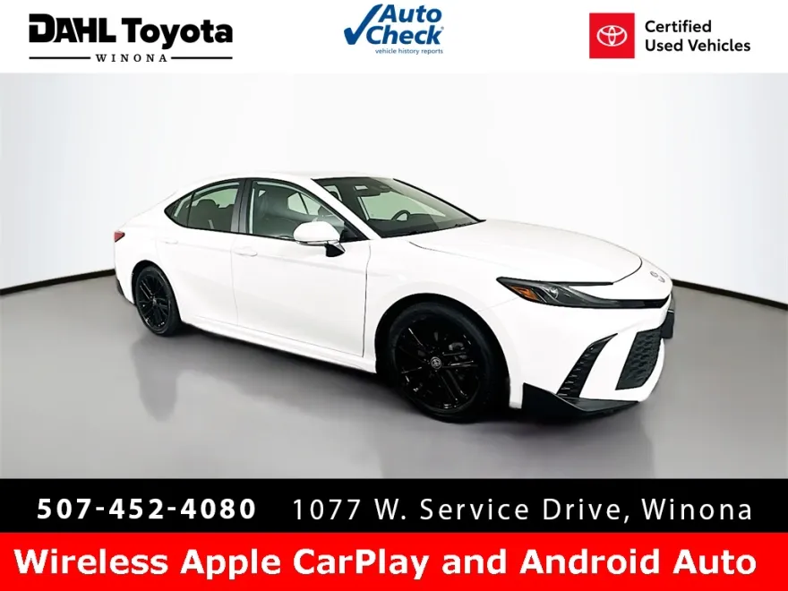 2025 Toyota Camry SE photo 1
