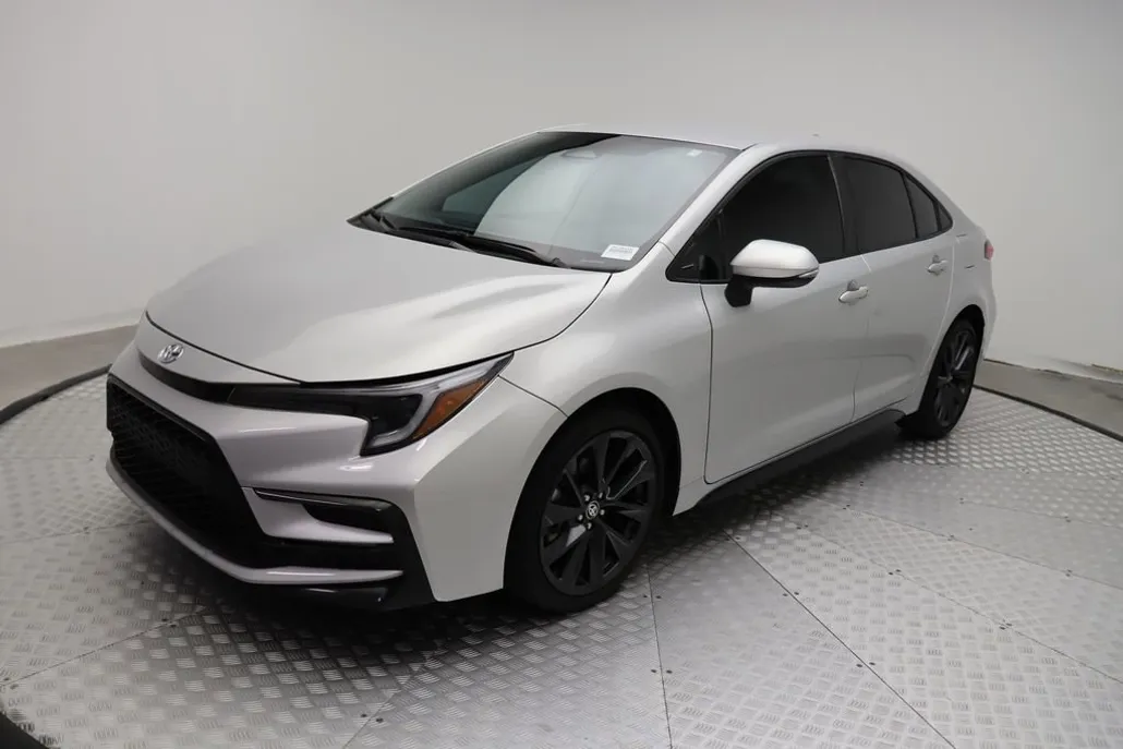 2024 Toyota Corolla SE photo 1