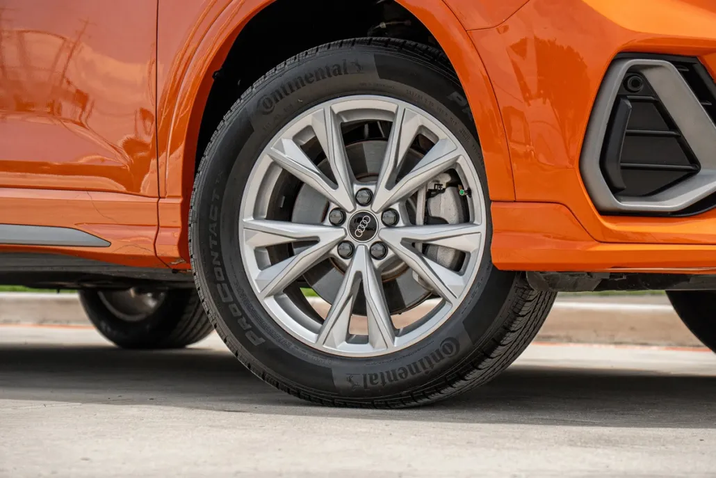 2024 Audi Q3 S line Premium Plus photo 1
