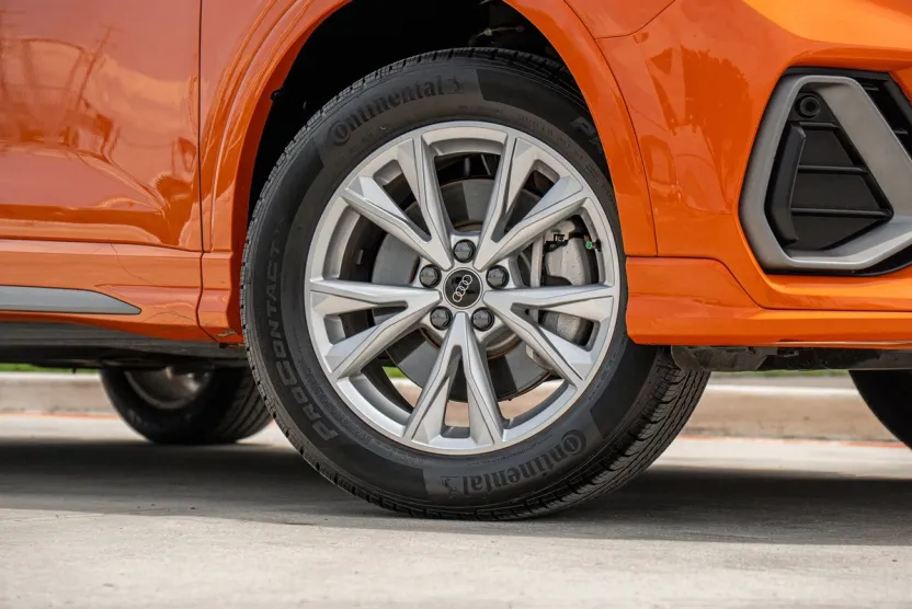 2024 Audi Q3 S line Premium Plus photo 1