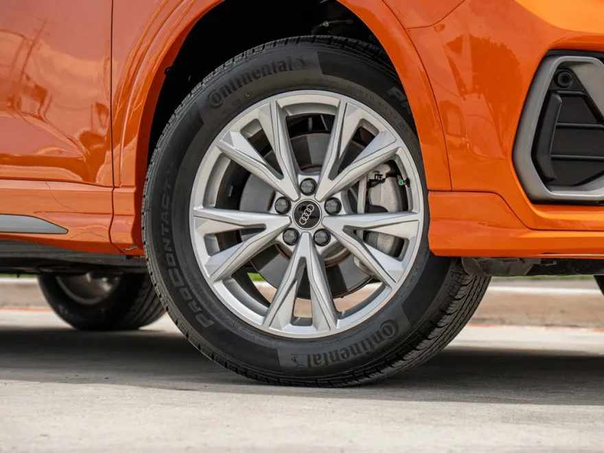 2024 Audi Q3 S line Premium Plus photo 1