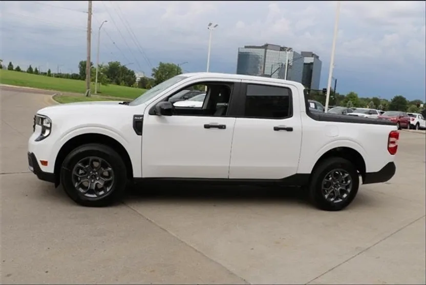 2025 Ford Maverick XLT photo 1