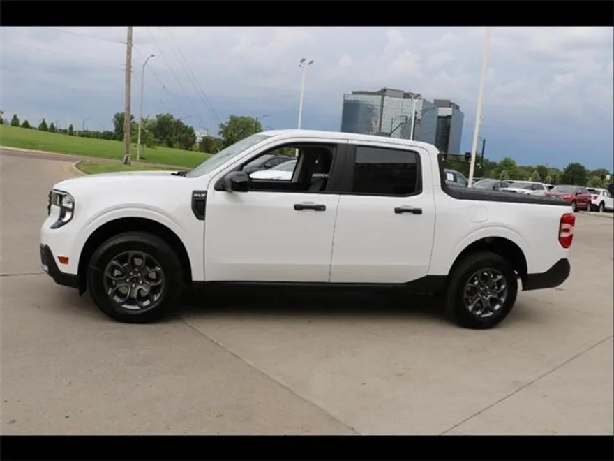 2025 Ford Maverick XLT photo 1