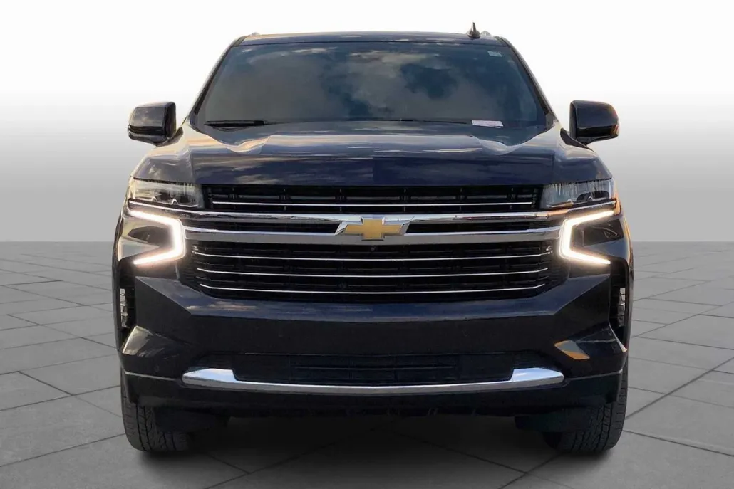 2022 Chevrolet Suburban LT photo 1