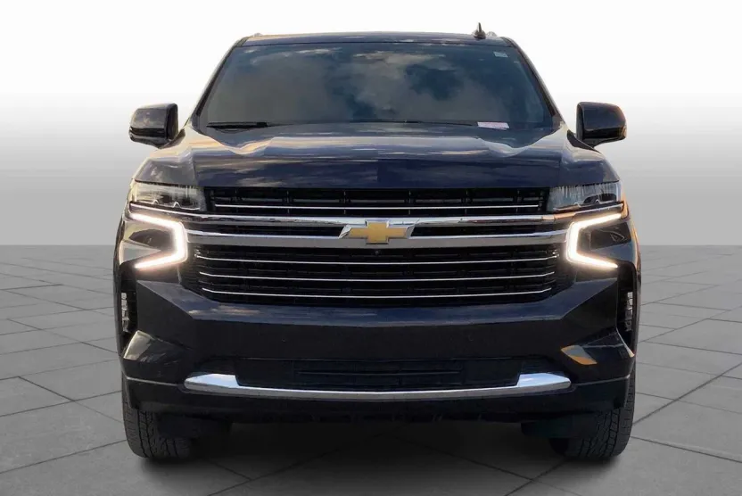 2022 Chevrolet Suburban LT photo 1