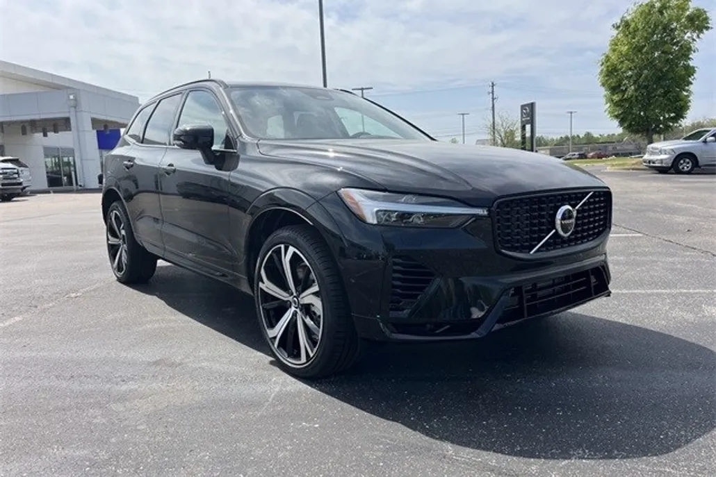 2025 Volvo XC60 Hybrid T8 photo 1