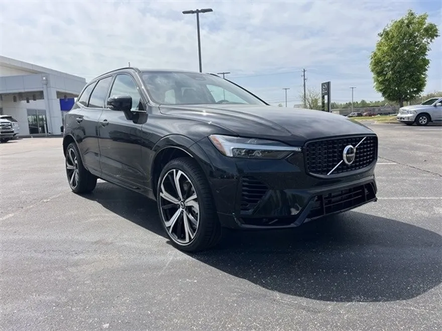 2025 Volvo XC60 Hybrid T8 photo 1