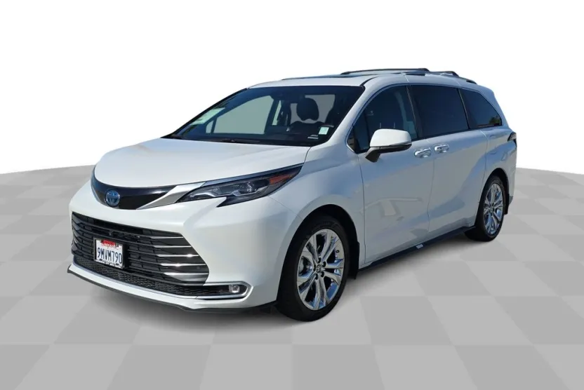 2024 Toyota Sienna Platinum photo 1