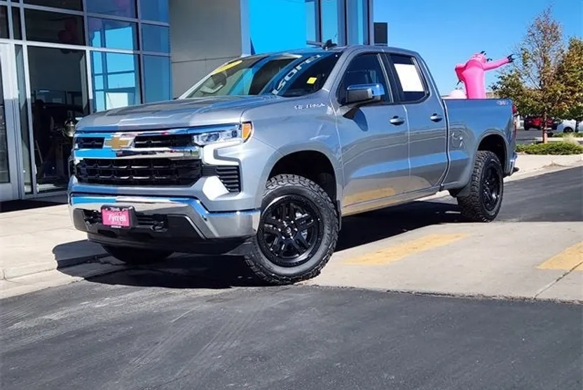2025 Chevrolet Silverado 1500 LT photo 1