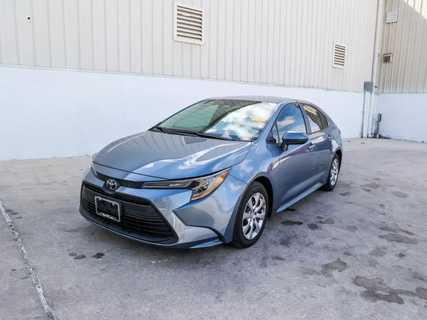 2024 Toyota Corolla LE photo 1