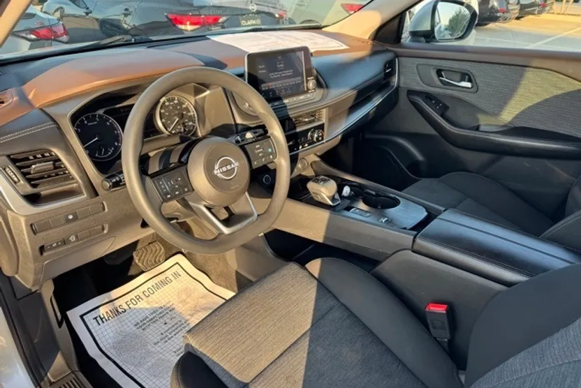 2023 Nissan Rogue SV photo 1
