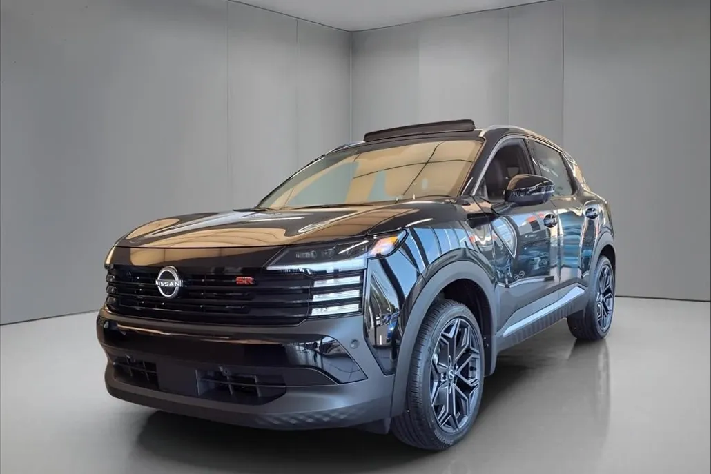 2025 Nissan Kicks SR photo 1