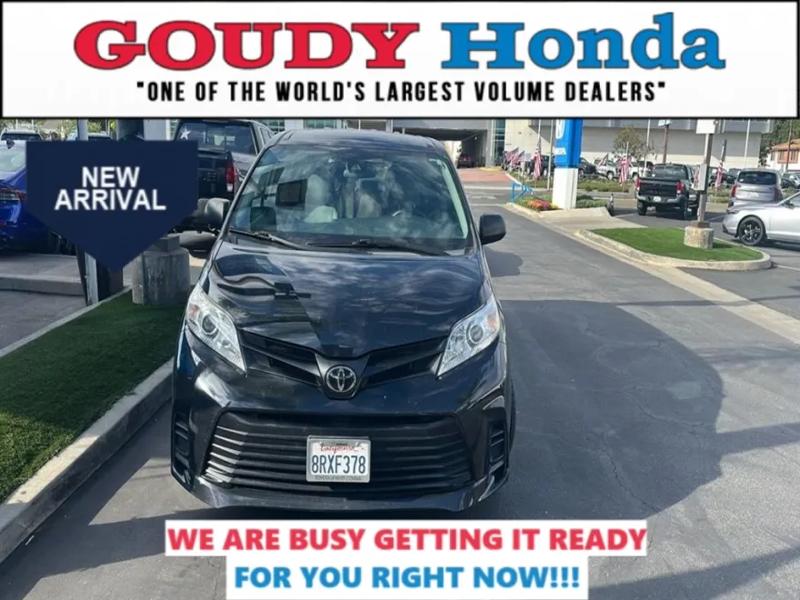 2020 Toyota Sienna L photo 1