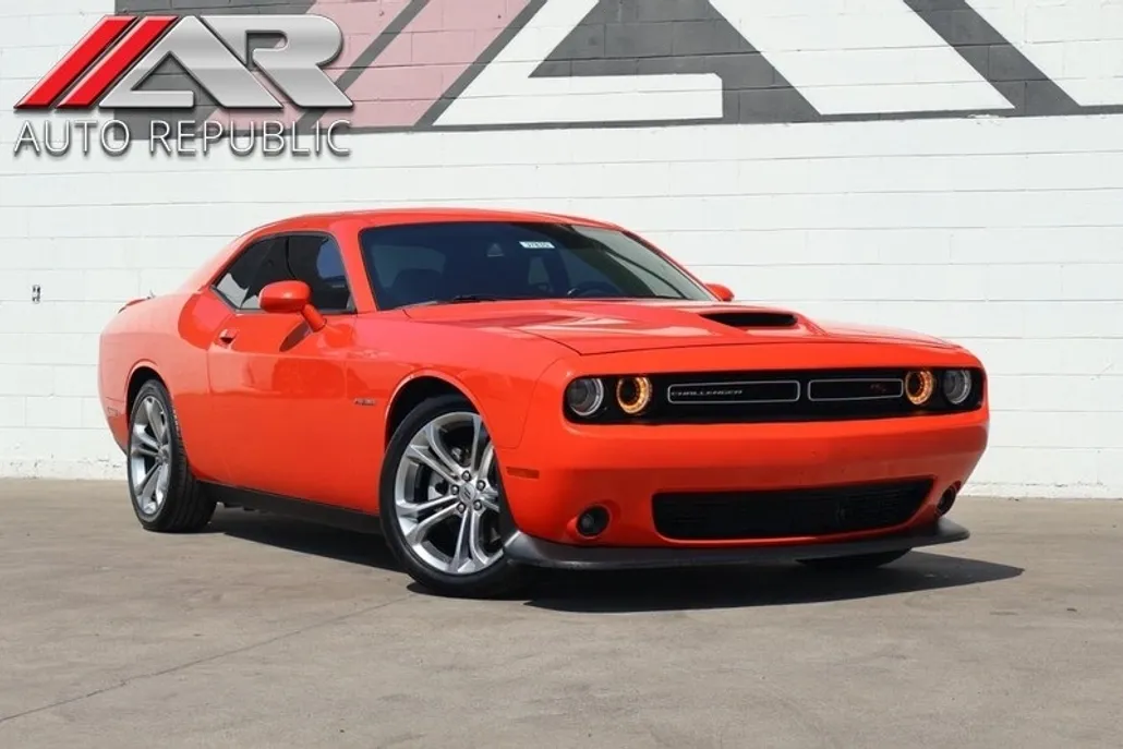 2022 Dodge Challenger R/T photo 1