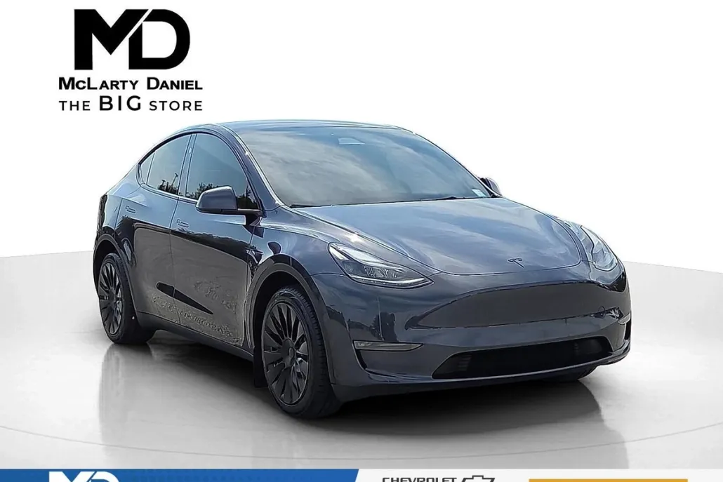 2024 Tesla Model Y Long Range photo 1