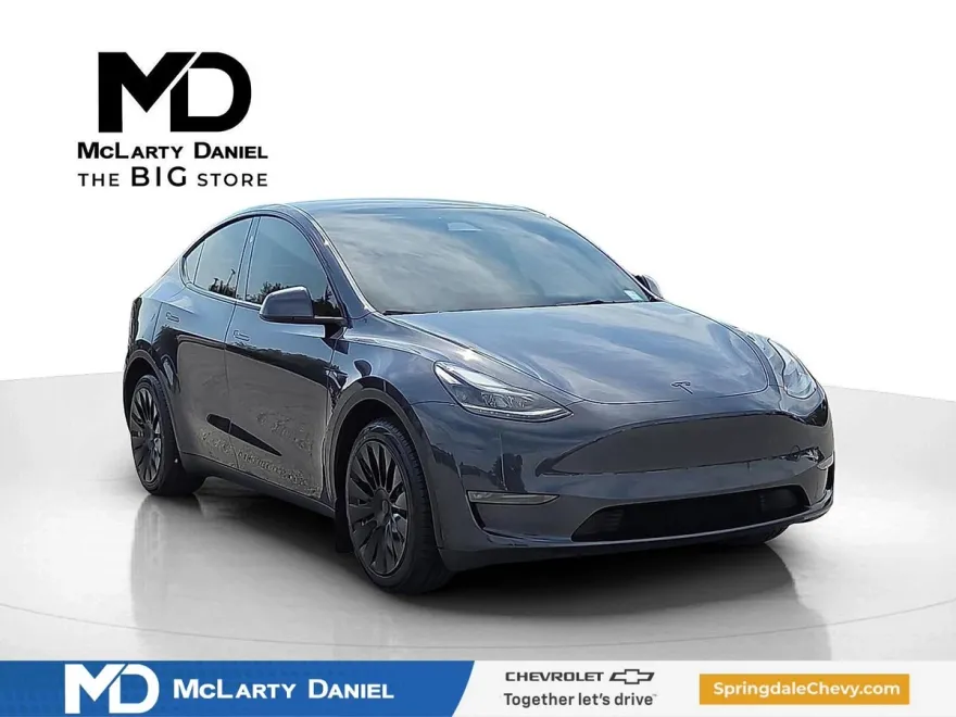 2024 Tesla Model Y Long Range photo 1