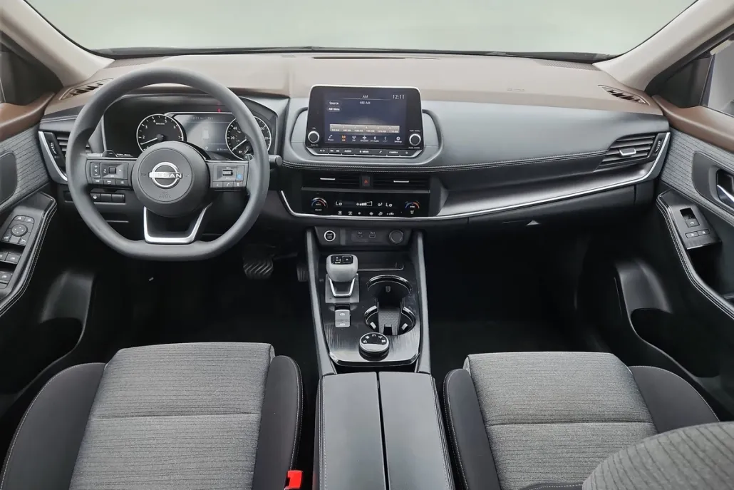2023 Nissan Rogue SV photo 1