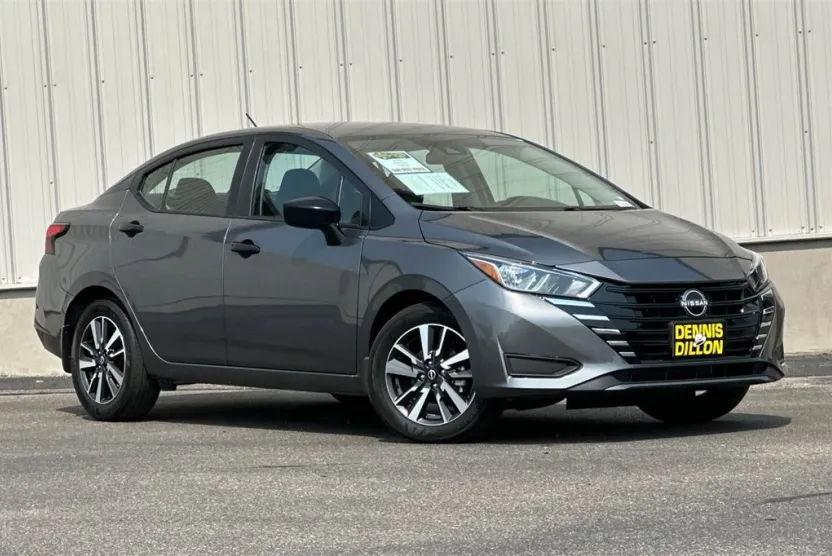 2024 Nissan Versa 1.6 S photo 1