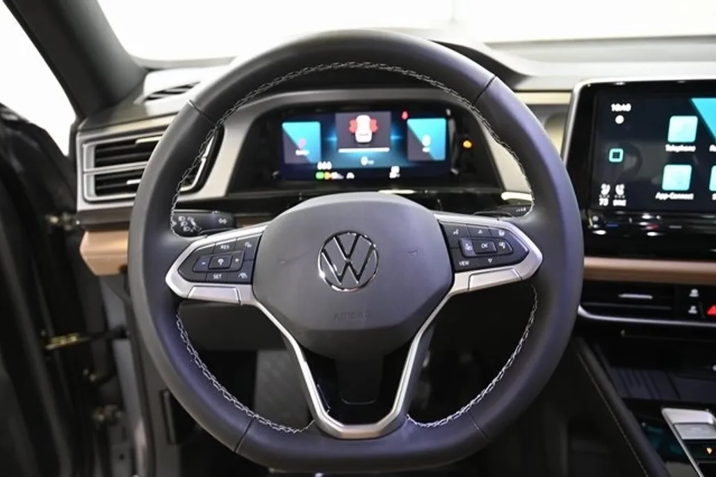 2025 Volkswagen Atlas Cross Sport SE Technology photo 1