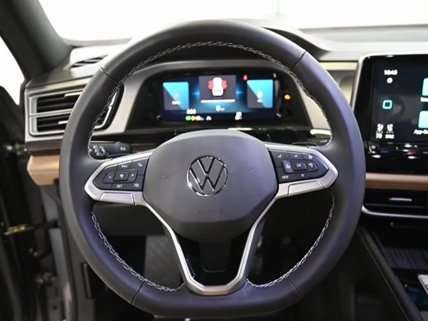 2025 Volkswagen Atlas Cross Sport SE Technology photo 1