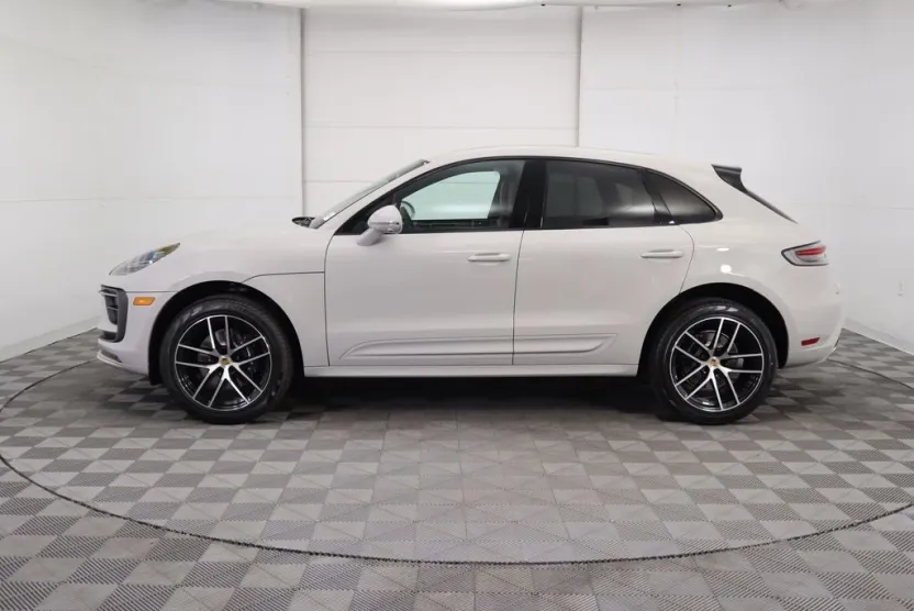 2025 Porsche Macan Base photo 1